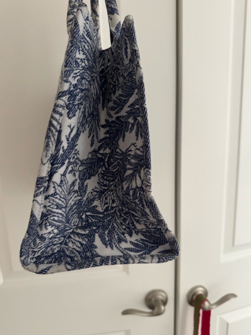EUC ARITZIA Blue and White Botanical Cotton Tote - Picture 6 of 7